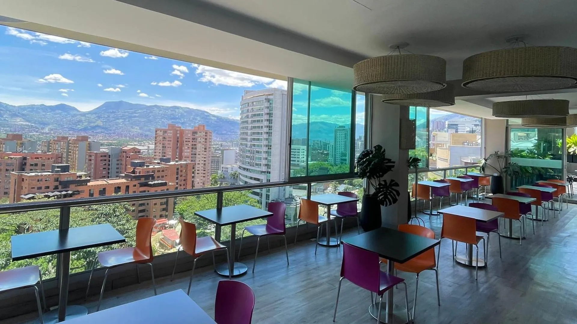 ****  Hotel bh El Poblado Medellín Colombia
